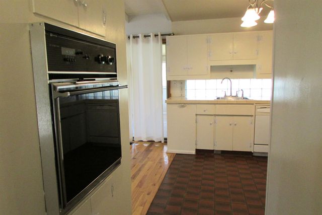 1200 S Keith Ave, Wichita, KS 67209
