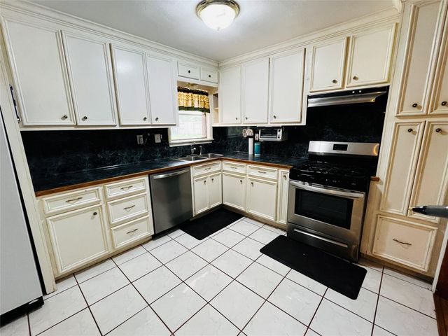 13421 Utica Street, Houston, TX 77015