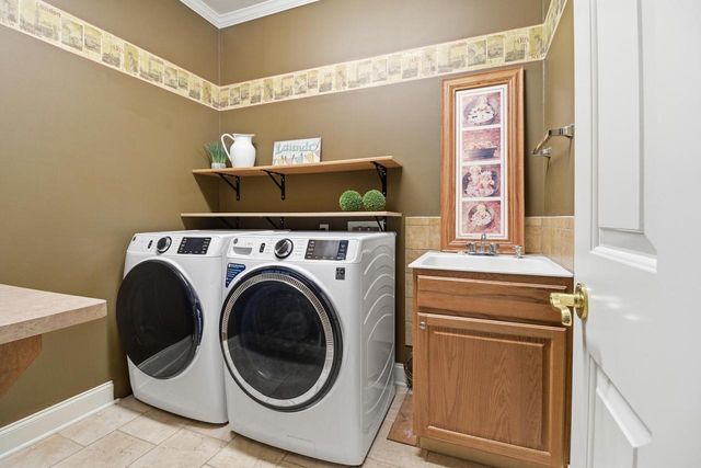 W132N6509 West View COURT, Menomonee Falls, WI 53051