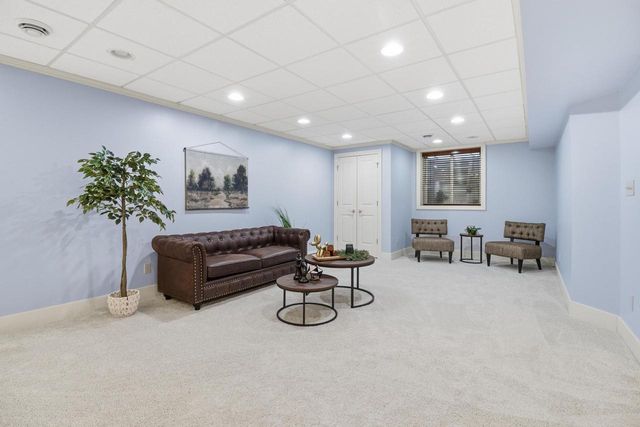 W132N6509 West View COURT, Menomonee Falls, WI 53051