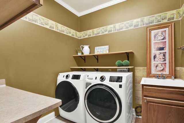 W132N6509 West View COURT, Menomonee Falls, WI 53051