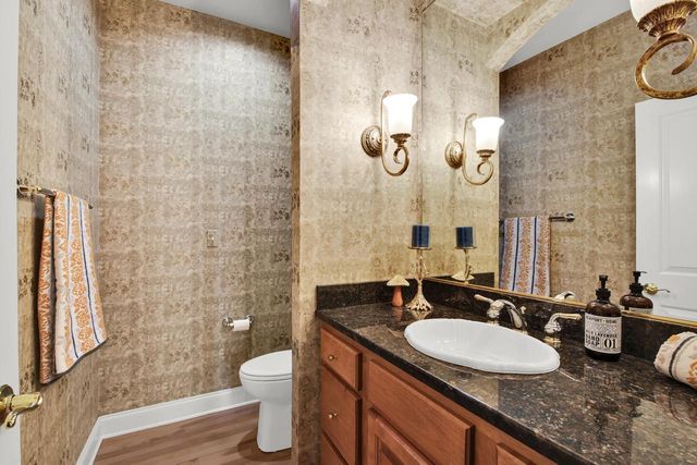 W132N6509 West View COURT, Menomonee Falls, WI 53051