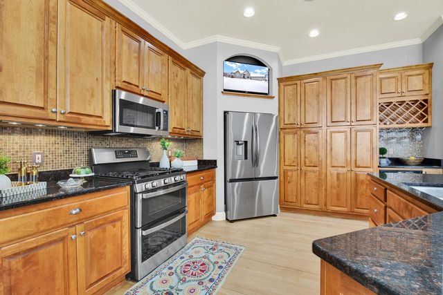 W132N6509 West View COURT, Menomonee Falls, WI 53051