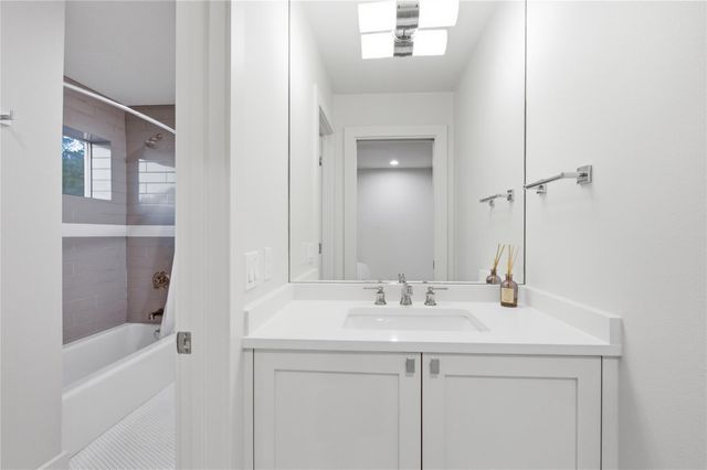 3210 Lacevine LN, Austin, TX 78735