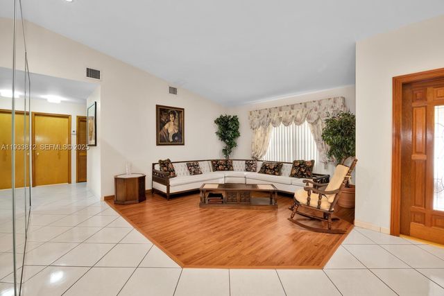 165 W 50th St, Hialeah, FL 33012