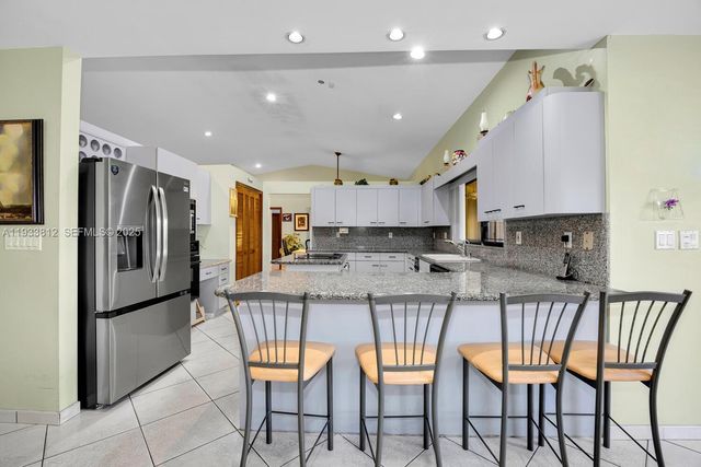 165 W 50th St, Hialeah, FL 33012