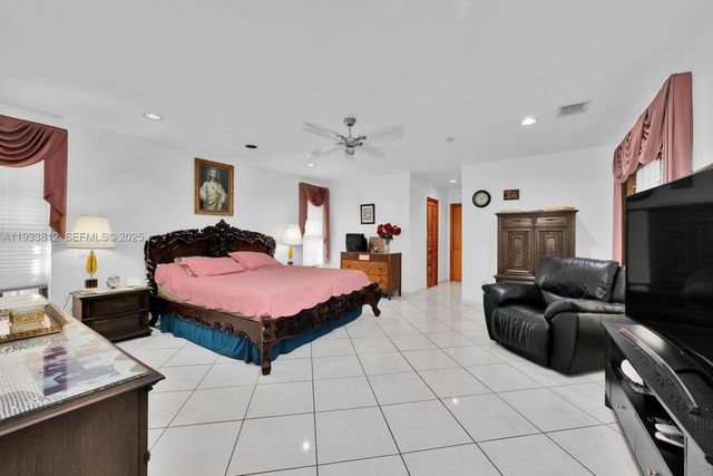 165 W 50th St, Hialeah, FL 33012
