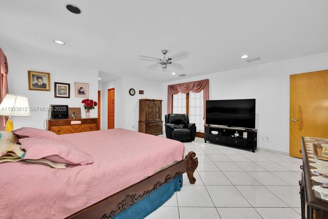 165 W 50th St, Hialeah, FL 33012