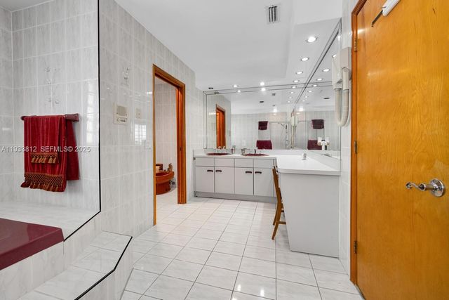 165 W 50th St, Hialeah, FL 33012