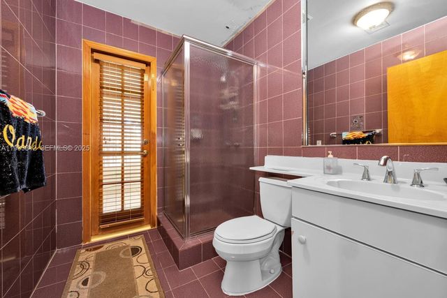 165 W 50th St, Hialeah, FL 33012