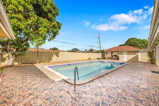 165 W 50th St, Hialeah, FL 33012