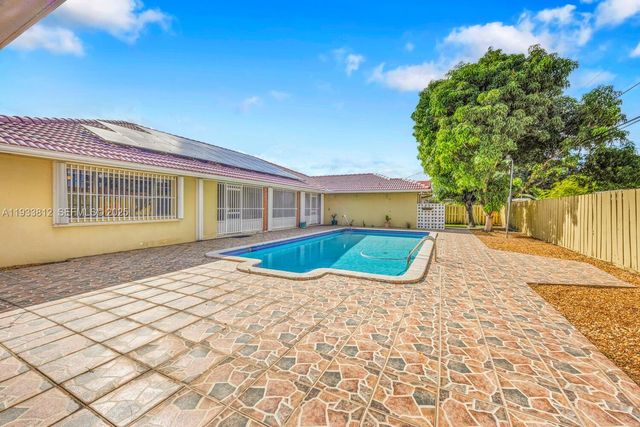 165 W 50th St, Hialeah, FL 33012