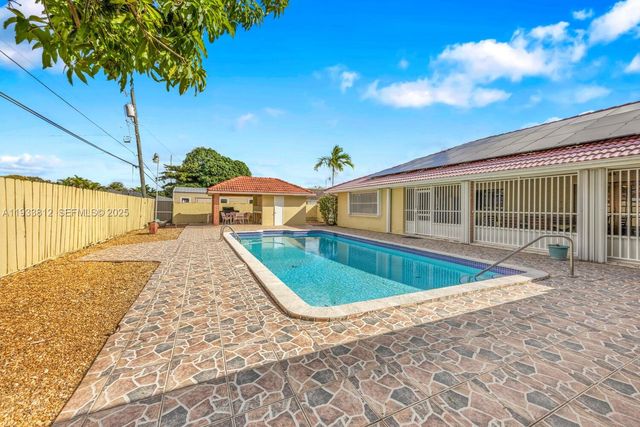 165 W 50th St, Hialeah, FL 33012