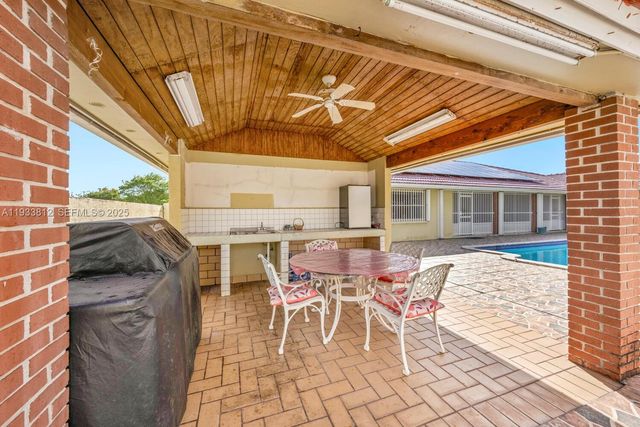 165 W 50th St, Hialeah, FL 33012