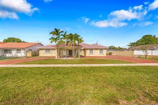 165 W 50th St, Hialeah, FL 33012