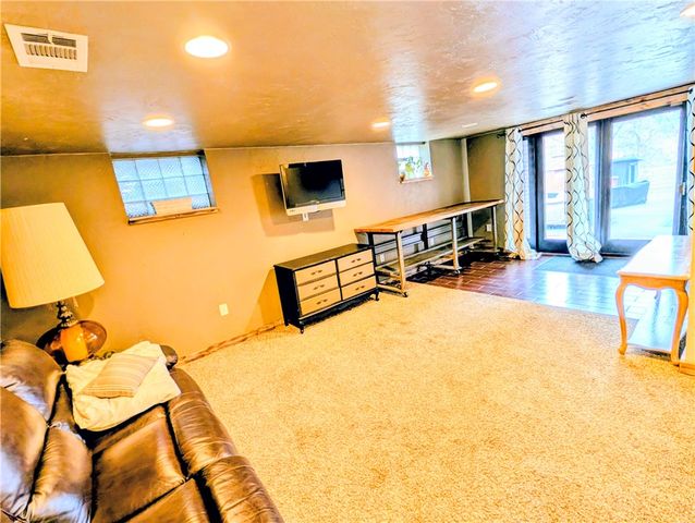 142 Avenue G, Forest Hills Boro, PA 15221