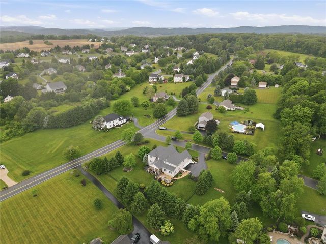 6800 Stella Circle, Coopersburg Boro, PA 18036
