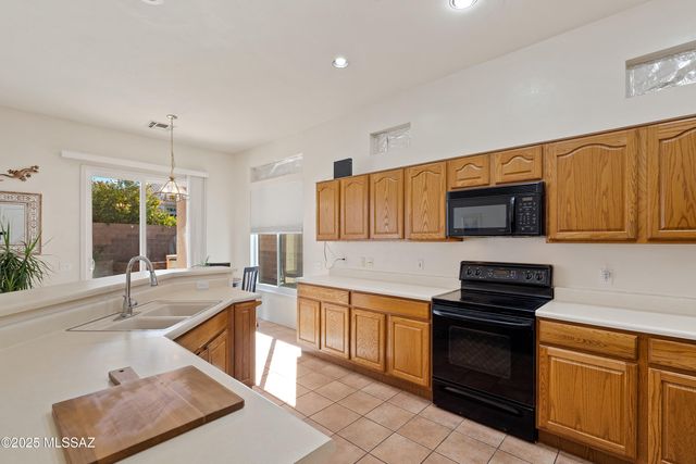 333 W Continental Vista Place, Green Valley, AZ 85614