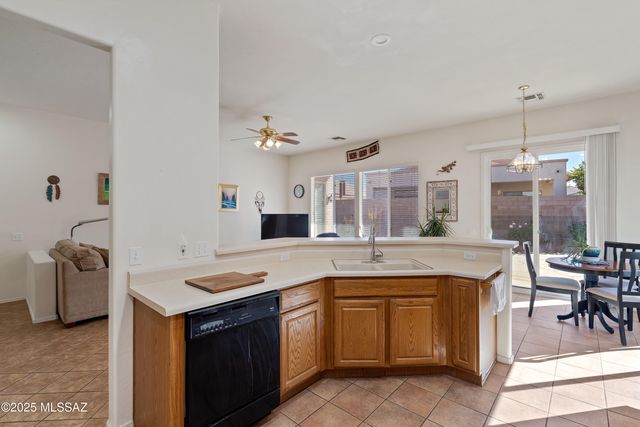 333 W Continental Vista Place, Green Valley, AZ 85614