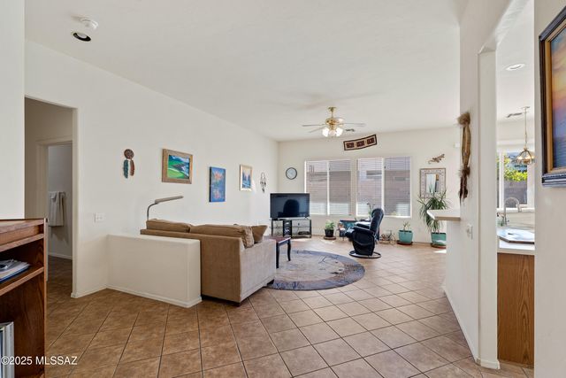 333 W Continental Vista Place, Green Valley, AZ 85614