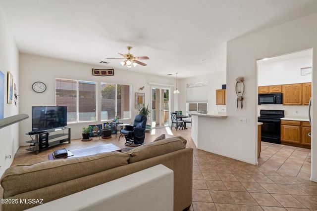 333 W Continental Vista Place, Green Valley, AZ 85614