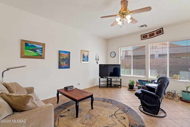 333 W Continental Vista Place, Green Valley, AZ 85614