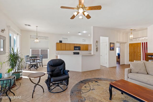 333 W Continental Vista Place, Green Valley, AZ 85614