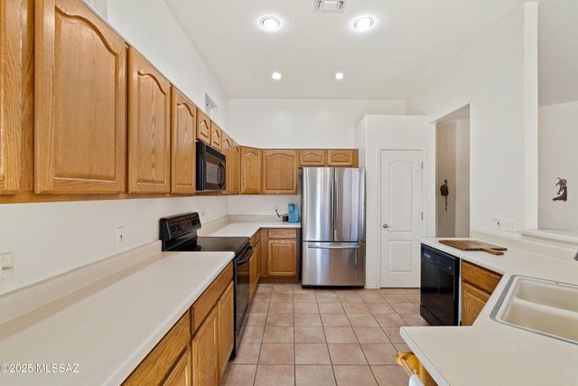 333 W Continental Vista Place, Green Valley, AZ 85614