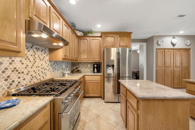 7142 W Ave A 4, Lancaster, CA 93536