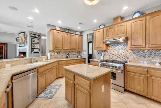 7142 W Ave A 4, Lancaster, CA 93536