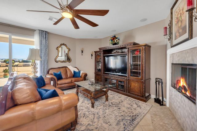 7142 W Ave A 4, Lancaster, CA 93536