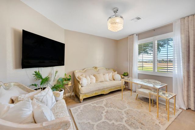 7142 W Ave A 4, Lancaster, CA 93536