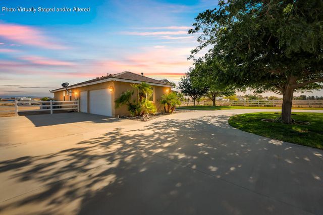 7142 W Ave A 4, Lancaster, CA 93536