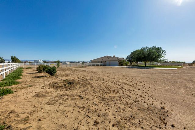 7142 W Ave A 4, Lancaster, CA 93536