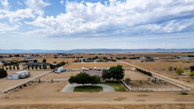 7142 W Ave A 4, Lancaster, CA 93536