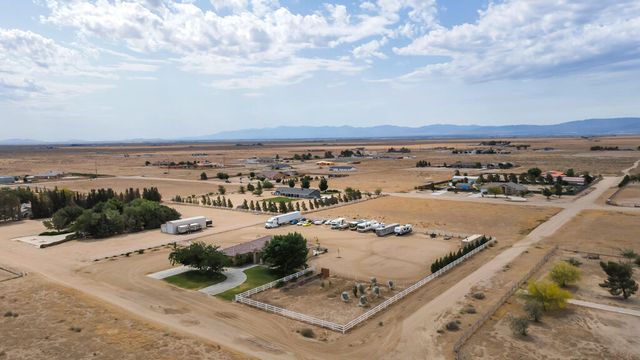 7142 W Ave A 4, Lancaster, CA 93536