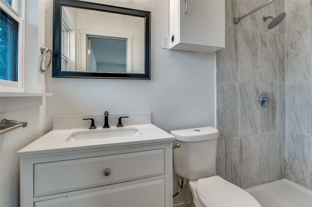 529 NE 4th Street, Grand Prairie, TX 75050