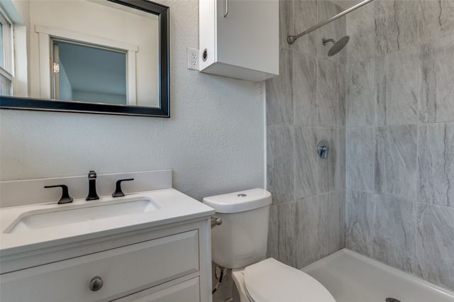 529 NE 4th Street, Grand Prairie, TX 75050