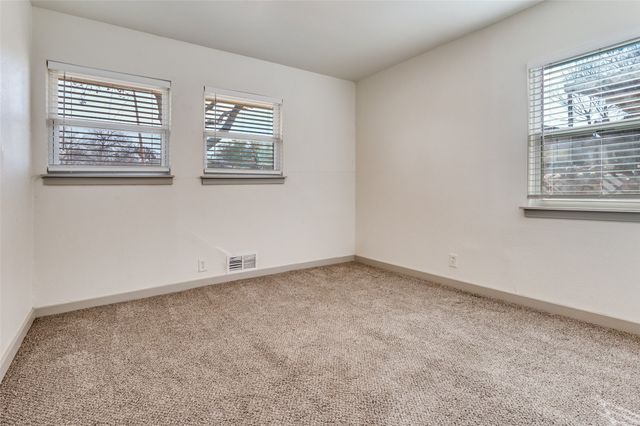 529 NE 4th Street, Grand Prairie, TX 75050