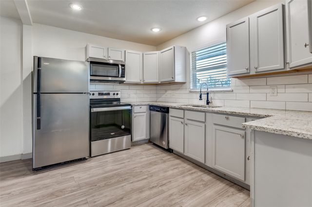 529 NE 4th Street, Grand Prairie, TX 75050