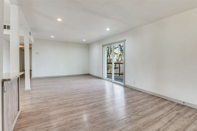 529 NE 4th Street, Grand Prairie, TX 75050