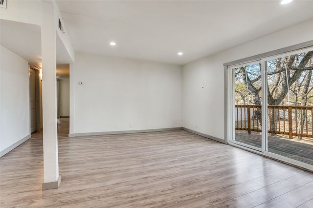 529 NE 4th Street, Grand Prairie, TX 75050