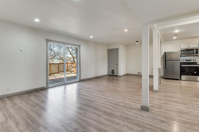 529 NE 4th Street, Grand Prairie, TX 75050