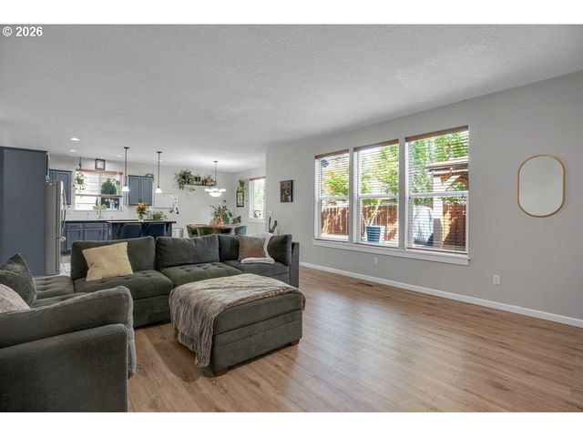 344 Se CONDOR Dr, Gresham, OR 97080