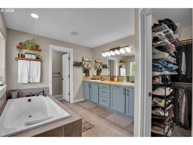 344 Se CONDOR Dr, Gresham, OR 97080