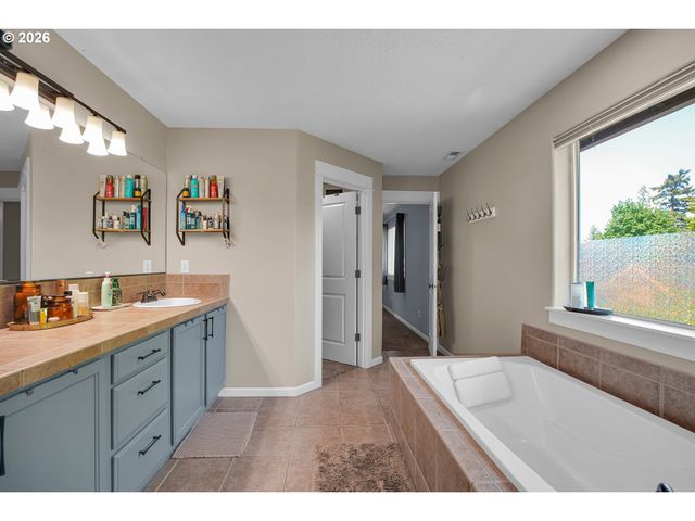 344 Se CONDOR Dr, Gresham, OR 97080