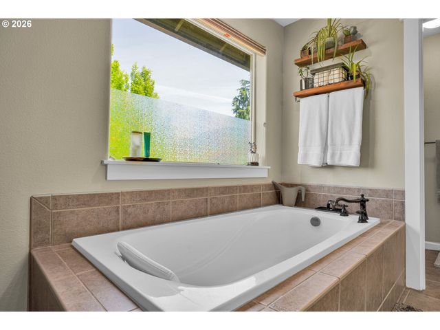 344 Se CONDOR Dr, Gresham, OR 97080