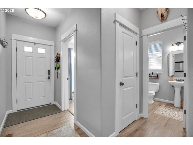 344 Se CONDOR Dr, Gresham, OR 97080