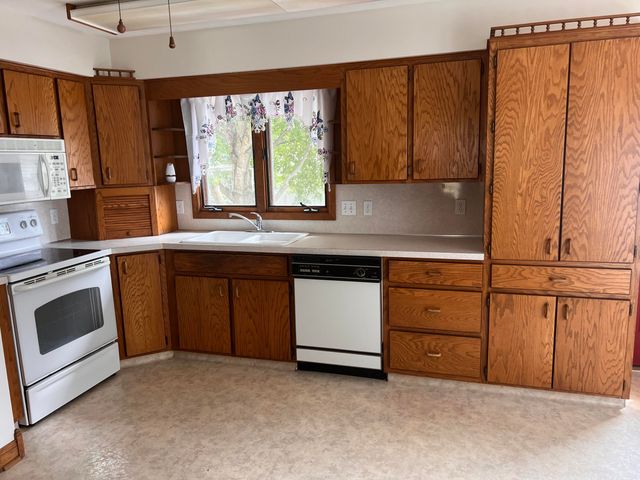 165 CRESTMONT Drive, Council Bluffs, IA 51503