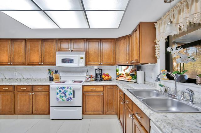 6601 CARDEN DRIVE, Orlando, FL 32818